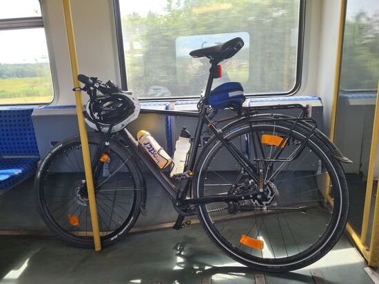 Das Rad gut im Zug geparkt.