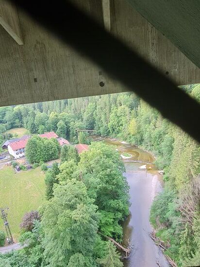 Blick nach unten auf die Mangfall (Nordseite).