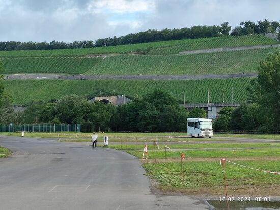 Etwas verdeckt ein Tunnelportal - Erklärung beim übernächsten Bild.