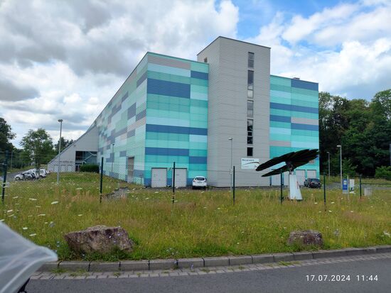 Das Wasserwerk der Stadtwerke Aschaffenburg.
Von diesem Werk werden von jährlich ca. 7,8 Mio. m³ Grundwasser, die aus 
7 Brunnen aus dem Großostheimer Becken gefördert werden, ca. 7,3 Mio. m³ Trinkwasser jährlich an rund 130.000 Einwohner  der Region Aschaffenburg
abgegeben.