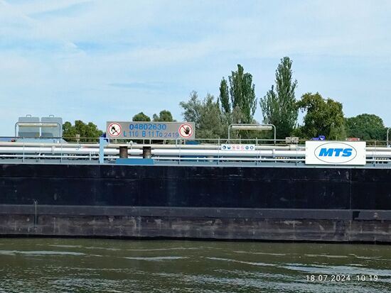 Anhand der Gefahrhinweise bzgl. der entzündlichen Ware kann es natürlich leicht sein, daß Treibstoff für den Airport Frankfurt geliefert wurde und die "Spessart" in unbeladenem Zustand unterwegs war.