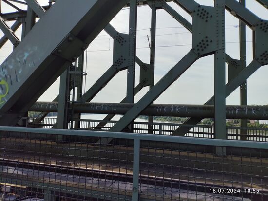 Südbrücke mit Blickrichtung in den (verbauten) Süden.