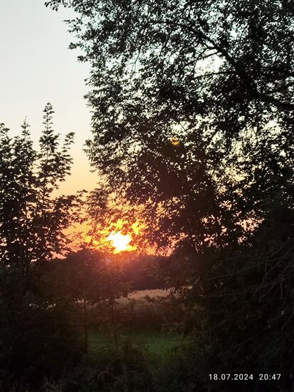 Hier nochmals die gleiche Position wie oben, aber mit besserer Optik der abtauchenden Sonne.
Tagesstrecke am Schlusstag: 47,8 km, Nettofahrzeit: 3 Std. und 3 Min.; Schnitt: 15,66.