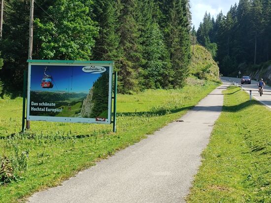 Das Tannheimer Tal liegt auf ca. 1100 m und erstreckt sich über rund 20 km.