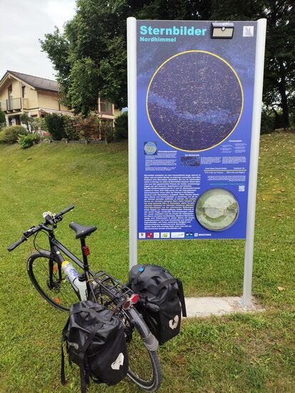 Für die Navigation mittels Sternbilder war es in der Früh nach dem Frühstück natürlich bereits zu hell und der Himmel war auch mit Wolken zugezogen.