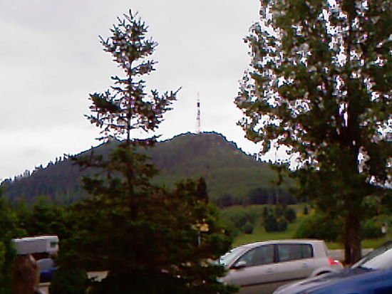 Blick auf den Gipfel des Donon (1008 m)
mit Sendemasten.