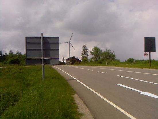 Blick zurück in die inzwischen wolkenverdeckten westlichen Niederungen der Tour
