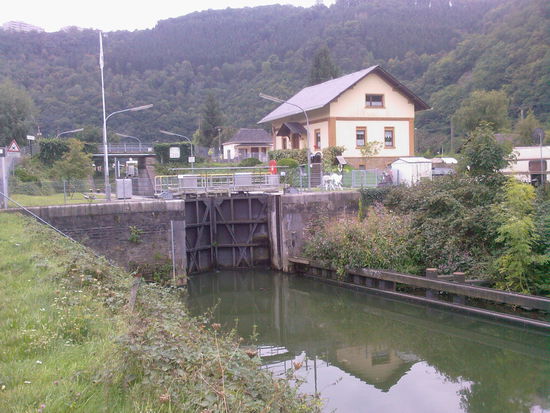 Die Lahn-Schleuse Ahl