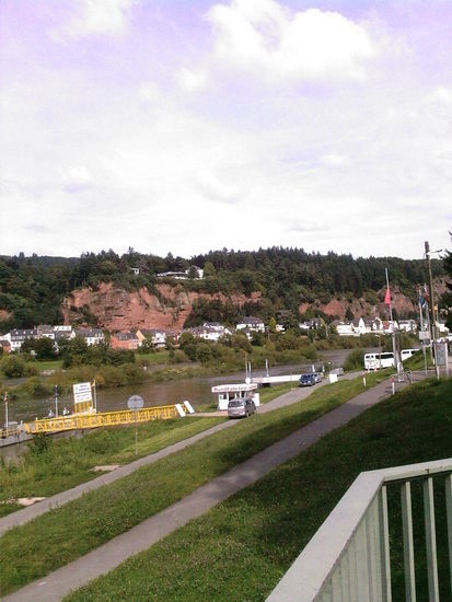 Blick von der Kaiser-Wilhelm-Brücke in Trier flussabwärts, für mich ging's allerdings nach links weiter.