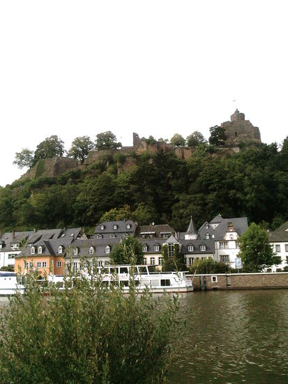 Saarburg mit Burganlage