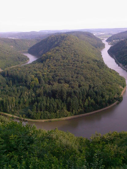 Die Mettlacher Saarschleife vom Aussichtspunkt Cloef bei Orscholz aus gesehen.