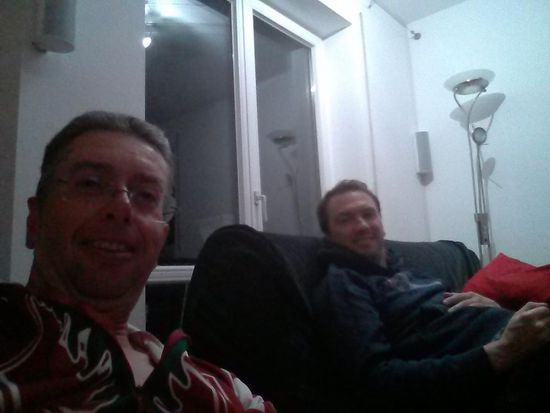 Zu später Stunde gegen 22:30 Uhr mit Neffen Christoph in seiner Wohnung.