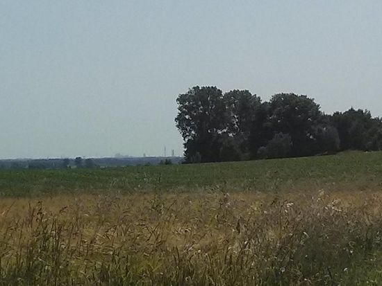 Bei Frauenberg war der einzige Fernblick auf ein Stück "dunstiger Skyline" von München möglich, da es anschließend von dieser Anhöhe abwärts zur Münchner Schotterebene ging. Vom gleichen Standort in Richtung Süden die Gebirgskette, allerdings zu sehr im Dunst, so daß nur mit dem Auge die Umrisse zu erkennen waren. Ein Foto gibt es deshalb leider nicht.