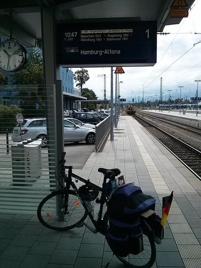 Bhf Rosenheim, Gleis 1, Abfahrt 10:47 Uhr (war auch pünktlich)