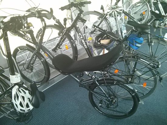 Mein Nachbarrad mit komfortablem Liegesattel.