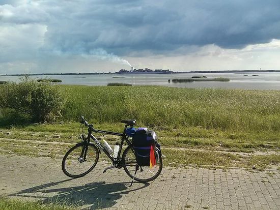 Ahoi Käpt'n - Containerschiff aus Richtung Hamburg