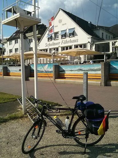 Das Schulauer Fährhaus am Willkomm-Höft Wedel, der Schiffsbegrüßungsanlage