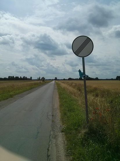 So gehört es sich: Ende der Beschränkungen, großen Gang rein und gen Süden verlief das Sträßelchen auch noch (nördlich von Hänigsen)