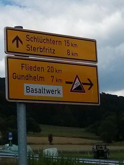 Zur Orientierung für diejenigen, die meine Tour in Gegenrichtung kopieren und diesen "Saubuckel" kurbelnd bewältigen wollen. Da pfeifen die Lungenflügel aus der letzten Alveole.