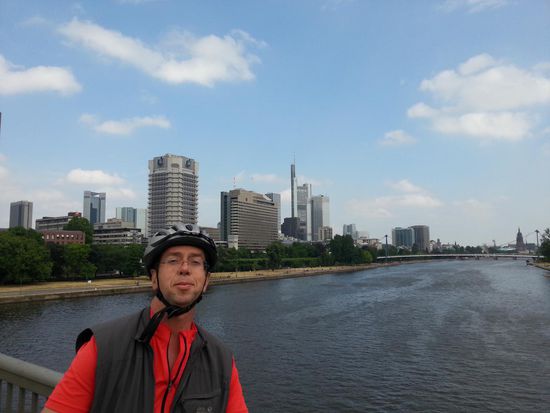 Blick von der Friedensbrücke in Richtung Bankenviertel.