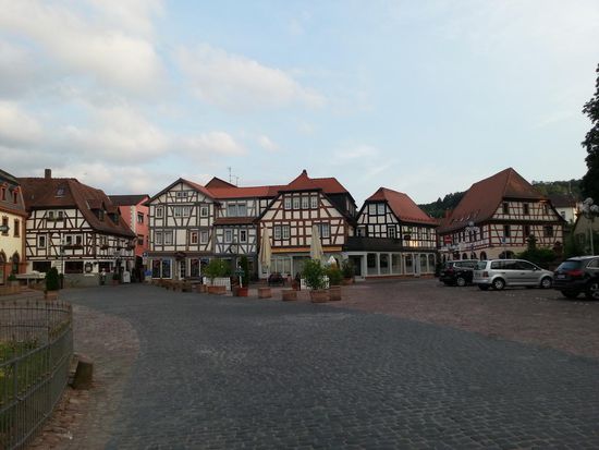 Altstadt Erbach. Anzumerken ist noch, daß am Bild links angrenzend das Deutsche Elfenbeinmuseum ansässig ist.
