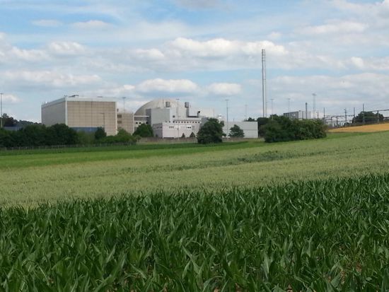 Keine Burg-, sondern eine neuzeitliche Technikruine: Das seit etwas über zehn Jahren stillgelegte Atomkraftwerk Obrigheim.