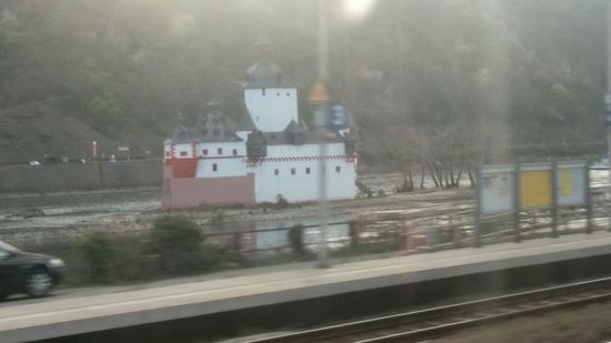 Die Zollburg Pfalzgrafenstein, genannt "die Pfalz", gelegen auf einer Insel im Rhein bei Kaub.