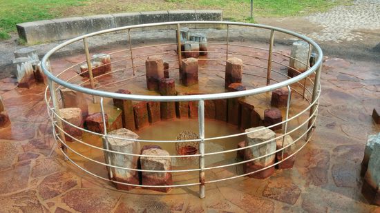 Der Wallenborner Kaltwasser-Geysir, auch "Brubbel" genannt, im Ruhezustand.