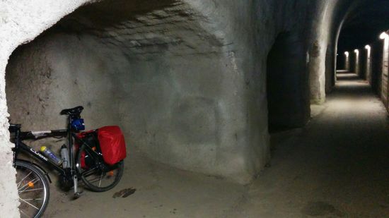 Wem unbedingt nach einer Brotzeit oder Schlechtwetter-Pause im Tunnel gelüstet, kann dies in einer der zahlreichen Parkbuchten ableisten ohne andere Radler oder Wanderer zu behindern 