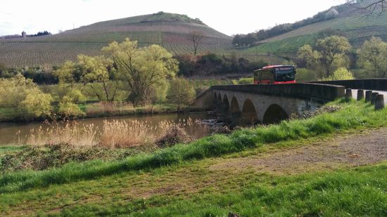 Ganz nette Steinbogen-Brücke, aber jetzt wird es historisch...