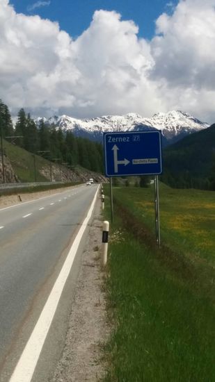 Weiter geht's in Richtung ... (geradeaus !)