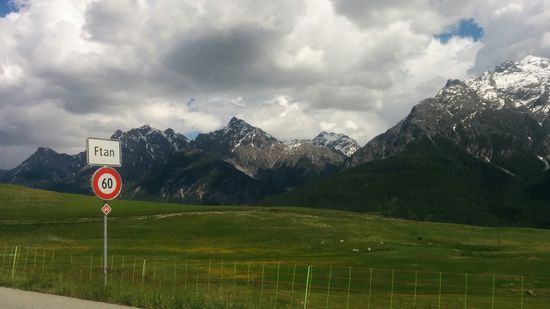 Am Ortseingang des auf 1648 m Höhe gelegenen Ftan, von dem leider keine weiteren Bilder vorhanden sind.