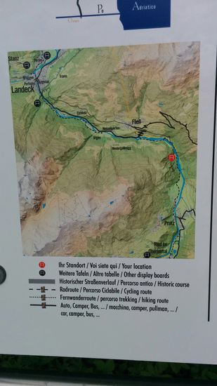 Links oben Landeck, roter Punkt: Standort an der Pontlatz Brücke