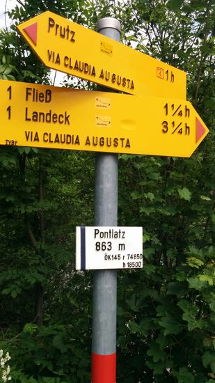 Wandertafeln an der Brücke