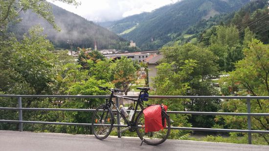 Oberhalb der Sanna-Mündung der Blick zurück in Richtung Oberinntal.