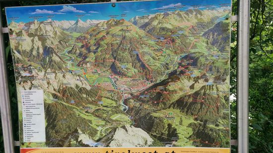 Schautafeln am Wegesrand