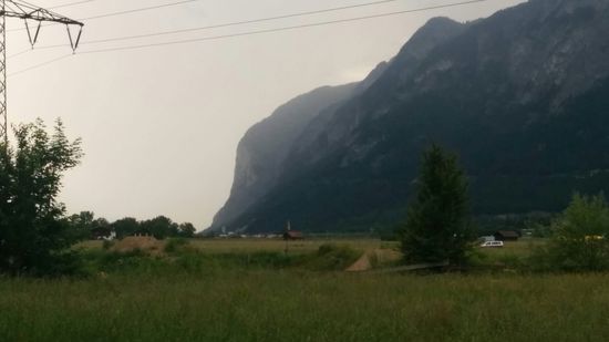 Nochmals der steil abfallende Bergrücken, den wir einige Bilder vorher schon aus großer Entfernung aus Richtung Westen sehen konnten.