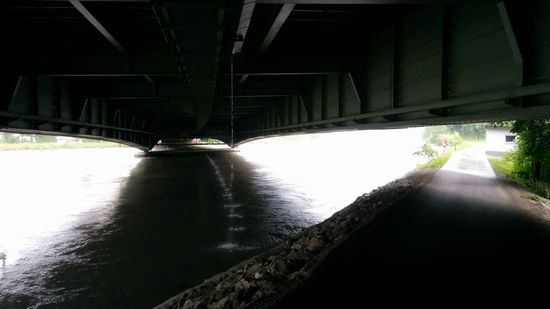 Unter der Autobahnbrücke gegenüber von Kiefersfelden