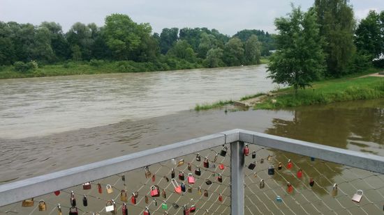Und aus der Perspektive der Aussichtsplattform. Links der Inn, von rechts die Mangfall.