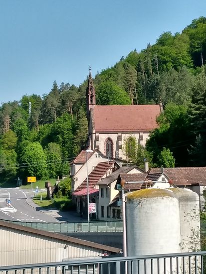 ... und direkt nach der Neckarhausener St. Ulrichskapelle nach rechts abbiegend den gleich folgenden Anstieg aus dem Neckartal heraus in Richtung Haigerloch weiterradelnd. Ein kleiner Rückblick darf schon mal sein, weil's damals auch so eine richtig tolle Ferntour war.