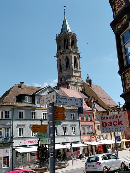 Lt. Fahrradwegweiser noch 19 km bis Schwenningen, die Neckarquelle rückt immer näher.