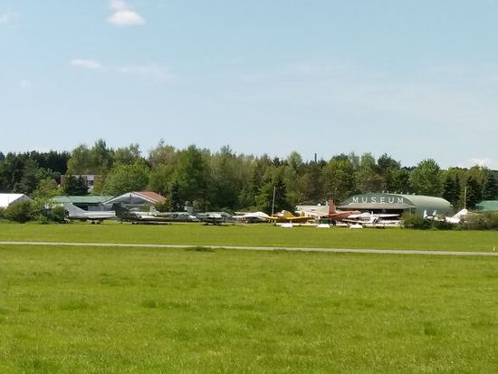 Am Flughafen gibt es sogar ein internationales Luftfahrtmuseum mit 50 Exponaten, sowie 350 Modellflugzeugen.