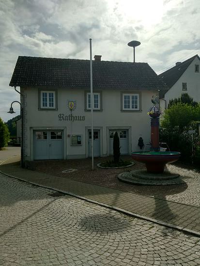 Das historische Rathaus in Hintschingen.