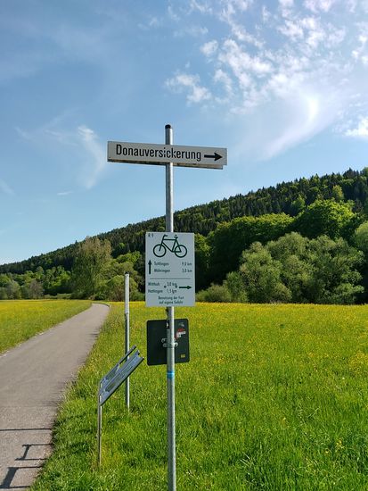 Nochmals eine Chance für eine Donauversinkung bzw. lt. Schild "...versickerung"? (wobei lt. Infos der Begriff "Versinkung" eigentlich bevorzugt wird)