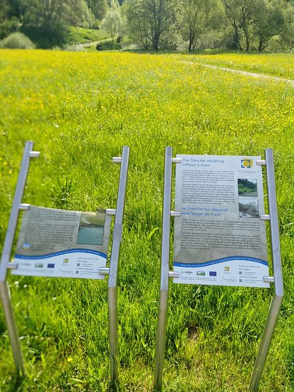 Wie zu sehen ist, gibt es auch hier leider vertrottelte Vandalen, die in ihrer sinnlosen Zerstörungswut vor nichts Halt machen 