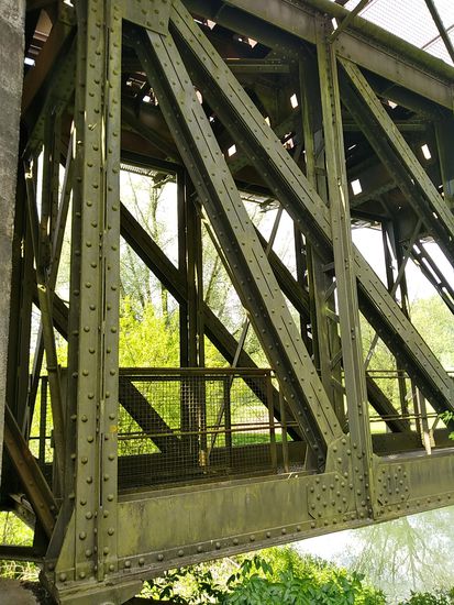 Stahlkonstruktion an einer weiteren Eisenbahnbrücke