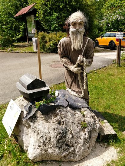 Station 2 vom Arche-Pfad in Beuron. Die Skulptur dürfte also Noah darstellen.