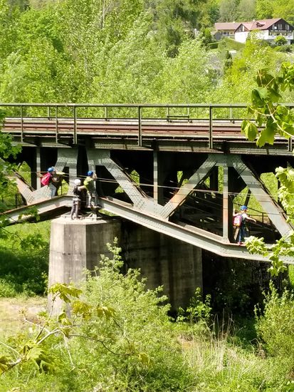 Momentan erschrak ich gehörig, als laute Rufe ertönten und diese optische Szene erschien: leichtsinnige Jugendliche in Gefahr?