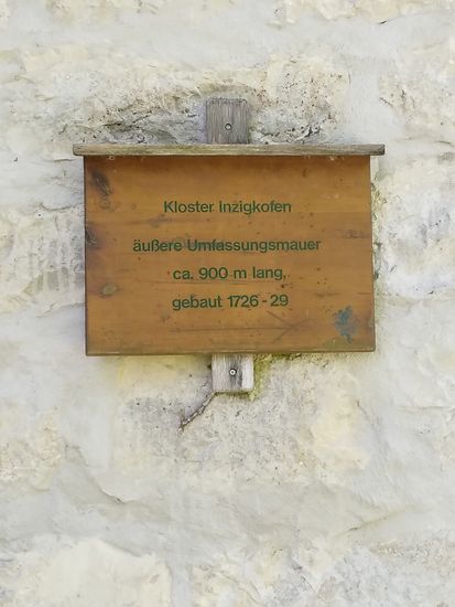 Erklärung zum folgenden Bild, der Klostermauer