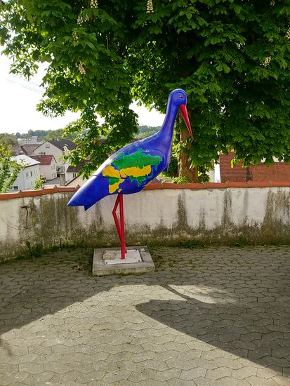 Nicht nur in Riedlingen, sondern auch in den anderen Orten entlang meiner heutigen Wegstrecke läßt sich anhand der zahlreichen gut mannshohen Storchenmodellen auf die großen Storchenbestände schließen, die hier in der Gegend brüten.